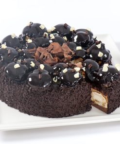 Alternative view of Siyah Profiterollü Pasta